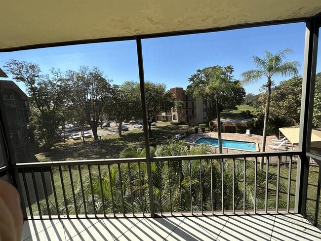 Building Photo - 4158 Inverrary Dr