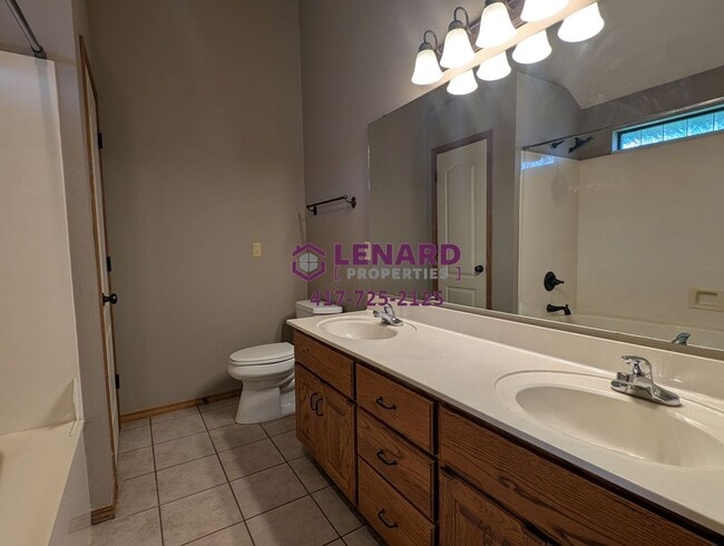 Building Photo - Spacious 3 Bedroom Home!