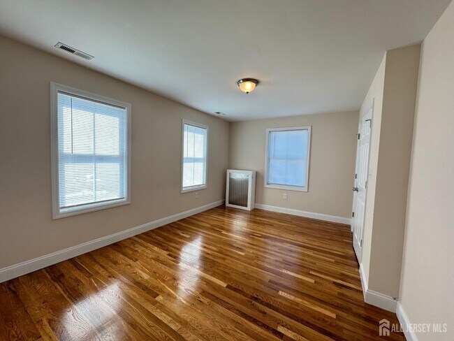 Building Photo - 150 George St