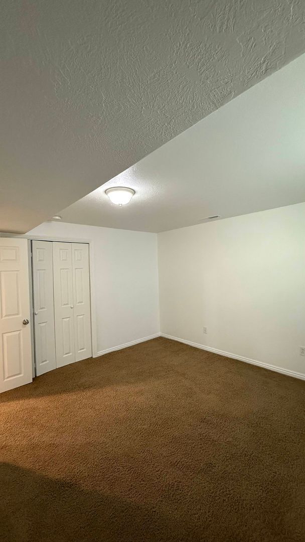 Building Photo - Large Single Family Lehi Home available now!