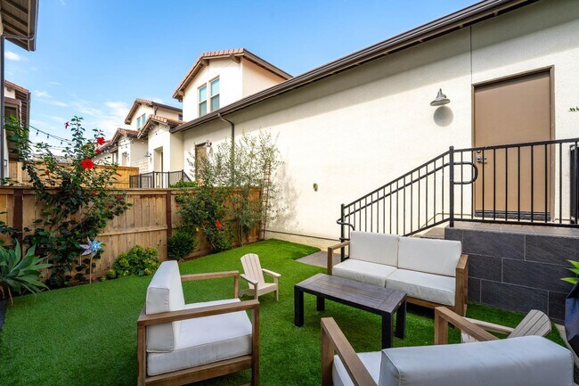 Building Photo - 10553 San Jose St