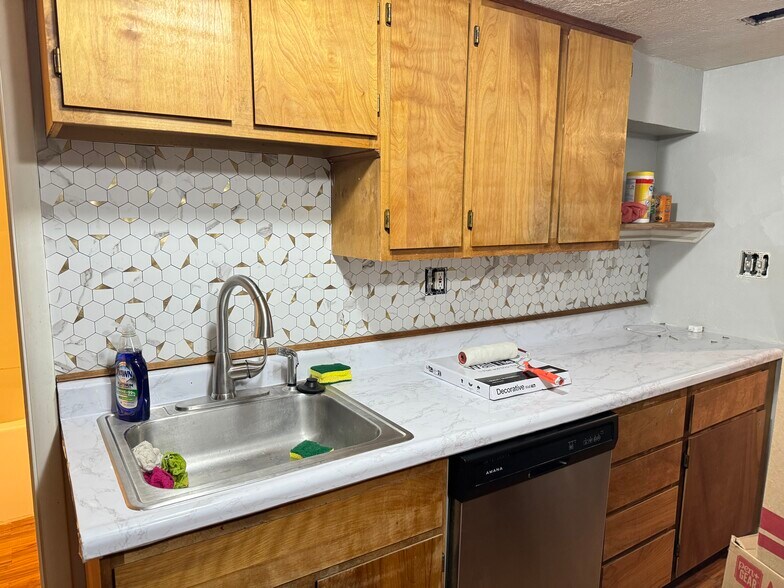 Building Photo - 873 N 600 W