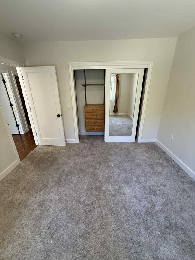 Building Photo - Redwood City Hillside Retreat – 4BR, 3BA w...