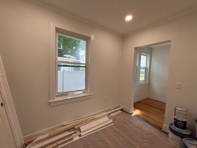 Building Photo - 391 Linwood Ave