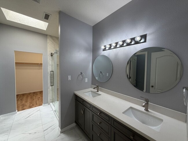 Building Photo - Beautiful Luxury Single Story Town Home Available Near Coors Blvd NW & Dellyne Ave NW!