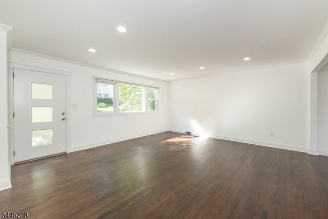 Building Photo - 39 Park Terrace N