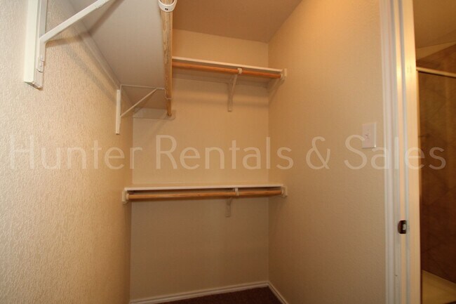 Building Photo - Your Dream Home Awaits on Raeburn Court!