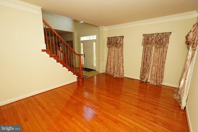 Building Photo - 14030 Bromfield Rd
