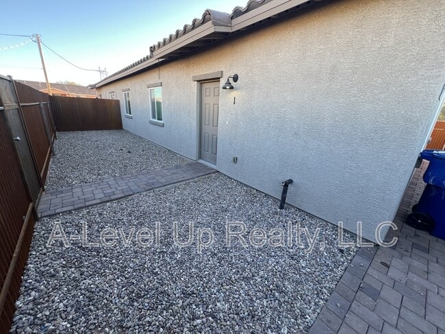 Building Photo - 1506 E 28th St