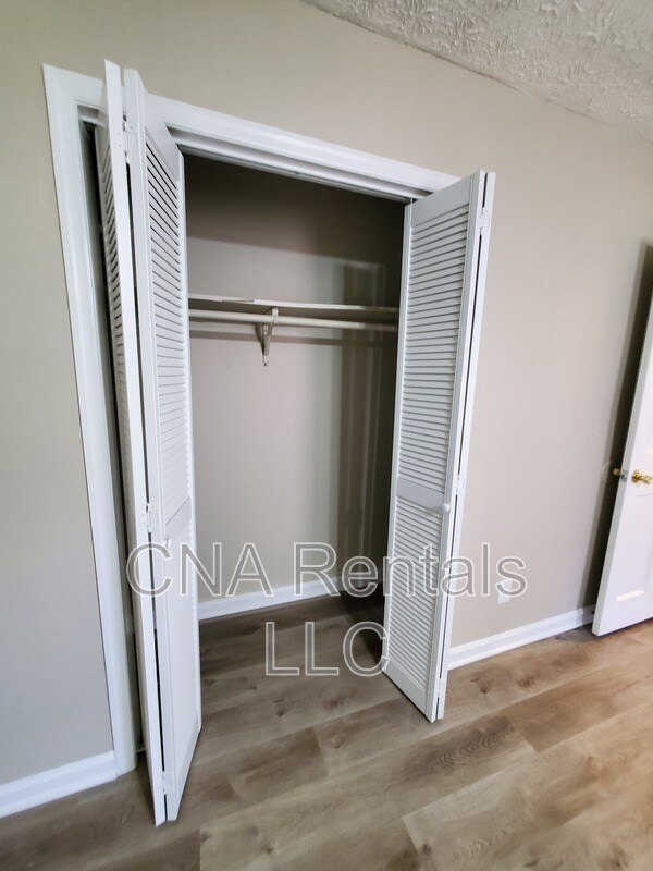 Building Photo - 245 Kimberly Way SW