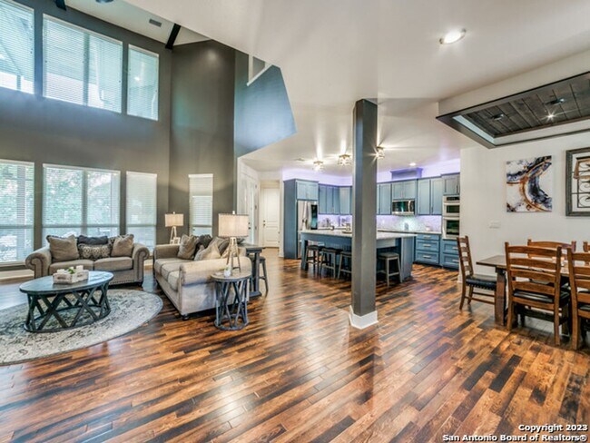 Building Photo - 5 Bedroom/3.5 Bathroom Home in the Ensenad...