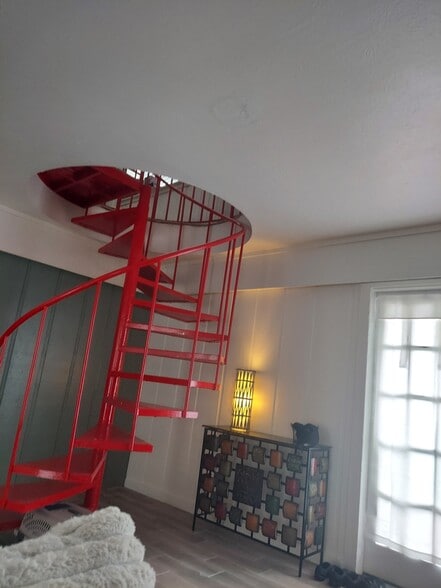 Building Photo - 8063 Meadow Rd