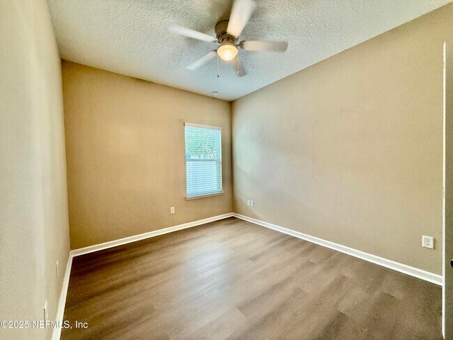 Building Photo - 1337 Tripper Dr