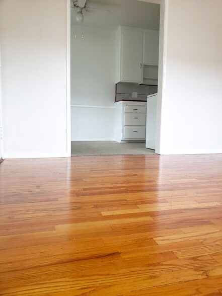 Building Photo - 2022 N Commonwealth Ave