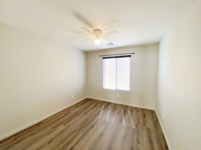 Building Photo - 4 BEDROOM + DEN 3 BATH HOME IN NORTHWEST