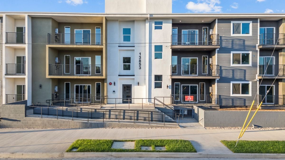 Building Photo - 13853 Victory Blvd