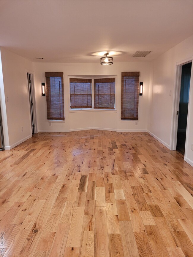 Building Photo - 31 Apricot Rd