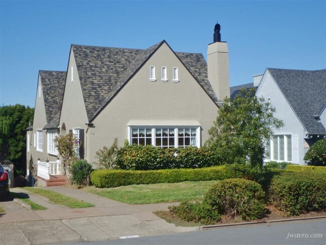 Primary Photo - 40 Santa Paula Ave