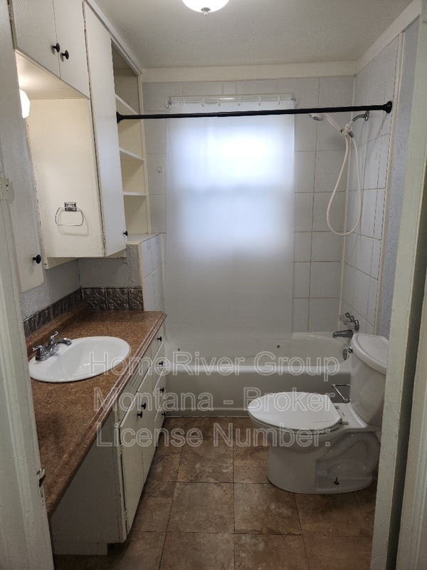 Building Photo - 529 Brooks St