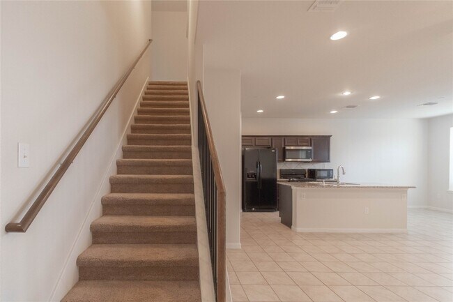Building Photo - 2880 Donnell Dr