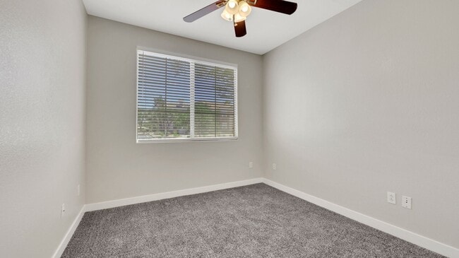 Building Photo - Gorgeous 3 bedroom Condo in Green Valley