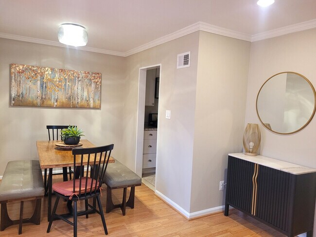 Building Photo - 2028 Pimmit Dr