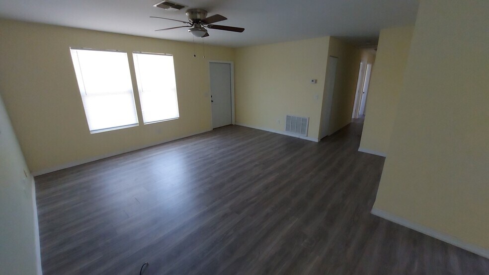 Building Photo - 1408 Xelda Ave S