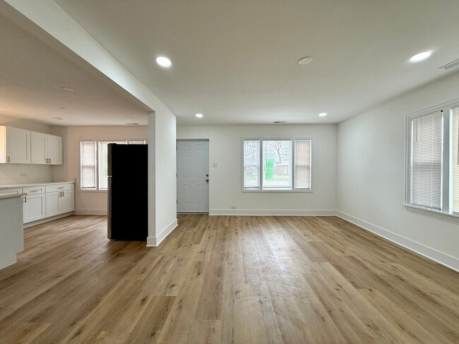 Building Photo - 14916 Langley Ave