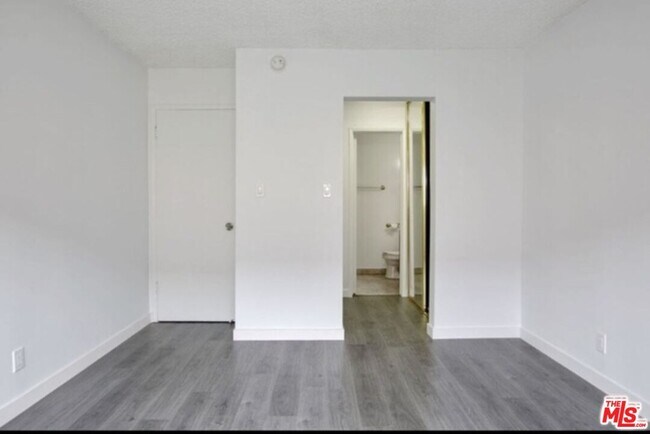 Building Photo - 855 Victor Ave