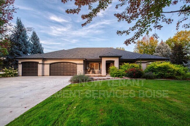 Building Photo - 1646 N Chaucer Way