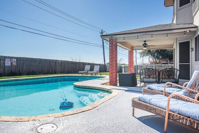 Building Photo - 7418 Lake Livingston Dr