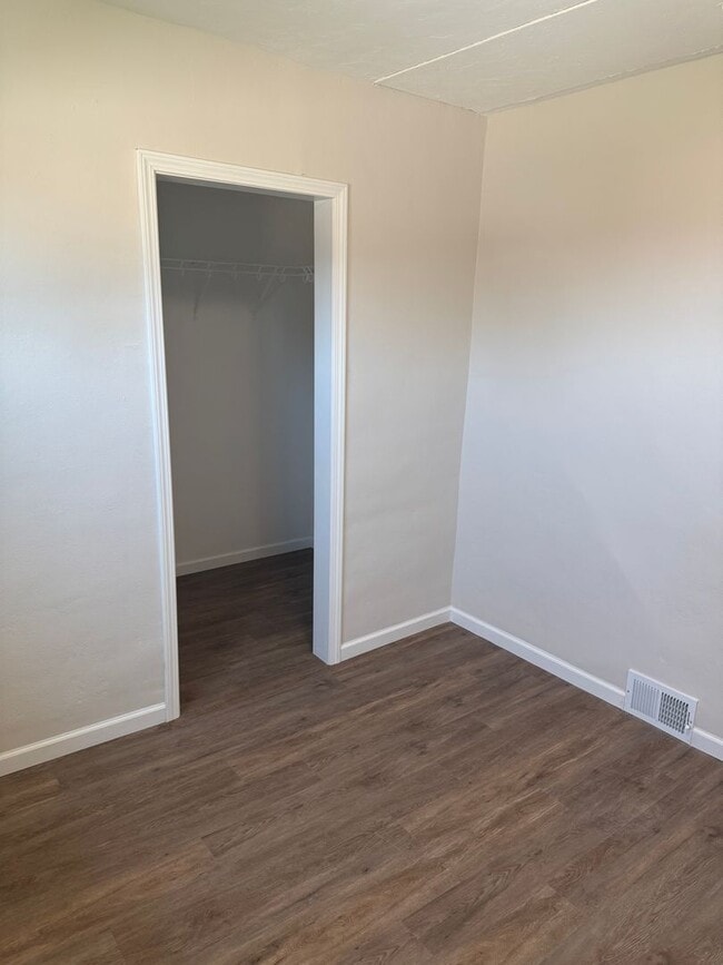 Building Photo - Newly Renovated 2 Bedroom Home Available f...