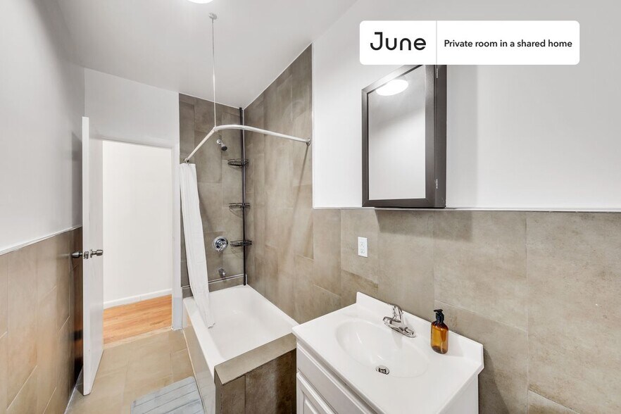 Building Photo - Room in Shared 3 bed/1 bath home in Hamilton Heights