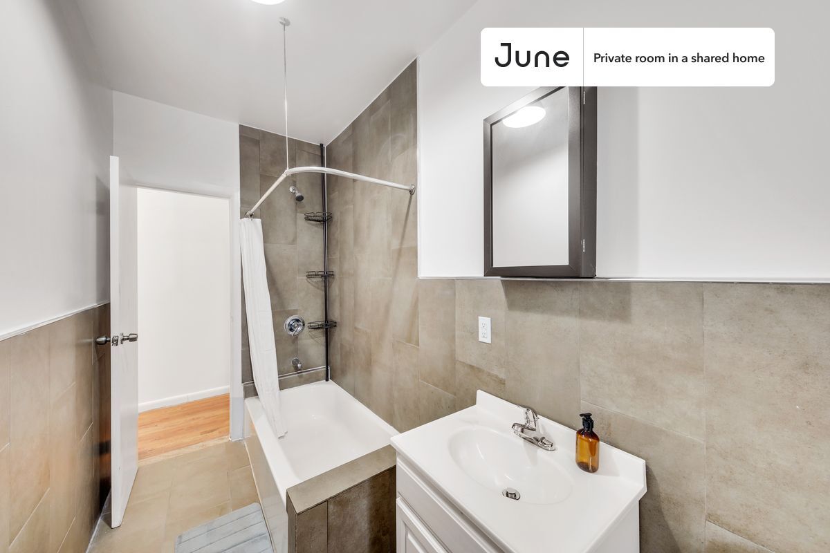 Building Photo - Room in Shared 3 bed/1 bath home