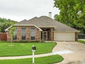Building Photo - 2100 Remmington Dr