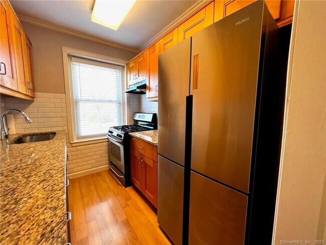 Building Photo - 126 Woodside Green