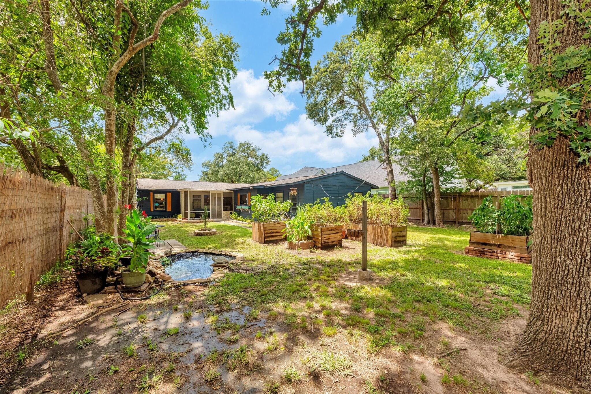 Building Photo - 3914 Ella Blvd