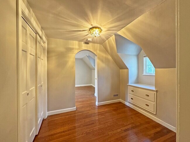 Building Photo - 280 Quinobequin Rd