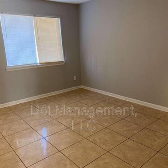 Building Photo - 8103 Creekstone Ct