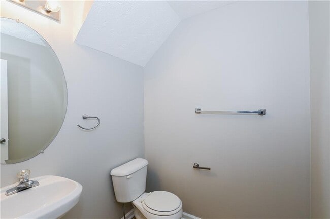 Building Photo - 632 Shadow Lake Dr