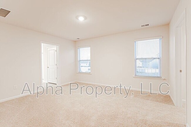 Building Photo - 1210 Murdock Cir