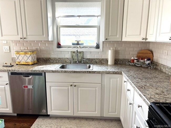 Building Photo - 346 S Main St