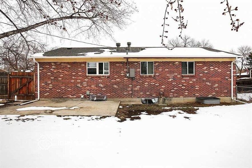 Building Photo - 2122 Truda Dr