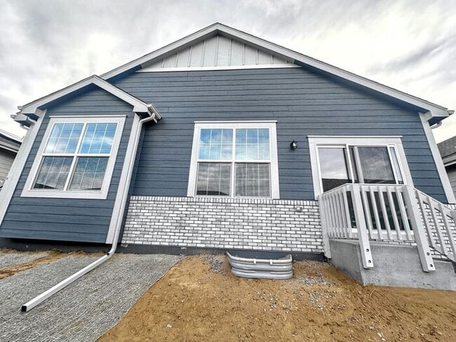 Building Photo - This property is located in a 55+ communit...