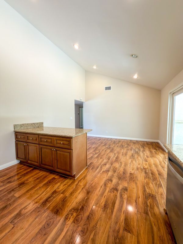 Building Photo - 5445 Sunvalley Ct