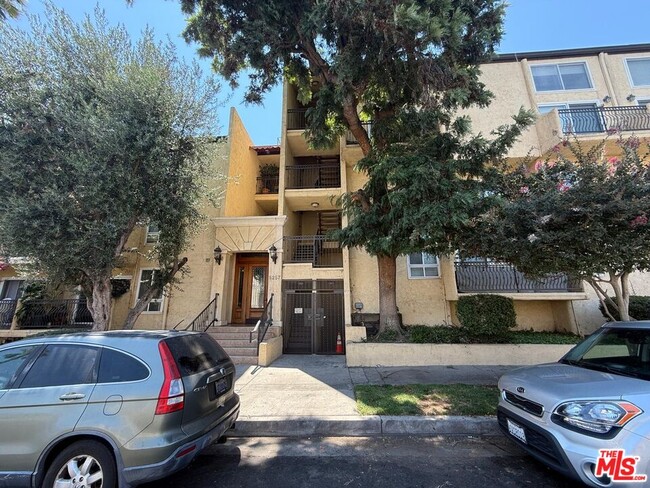 Building Photo - 5257 Radford Ave