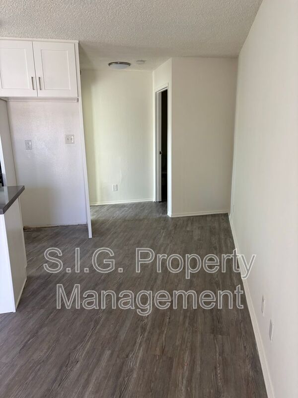 Building Photo - 5637 Strohm Ave