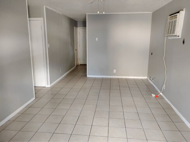 Building Photo - 301 E Arden Dr