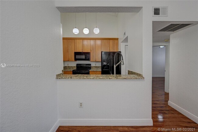 Building Photo - 2850 N Oakland Forest Dr