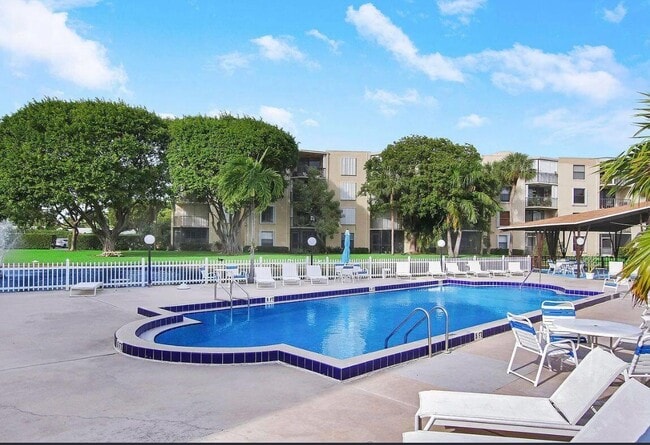 Building Photo - 100 Waterway Dr S